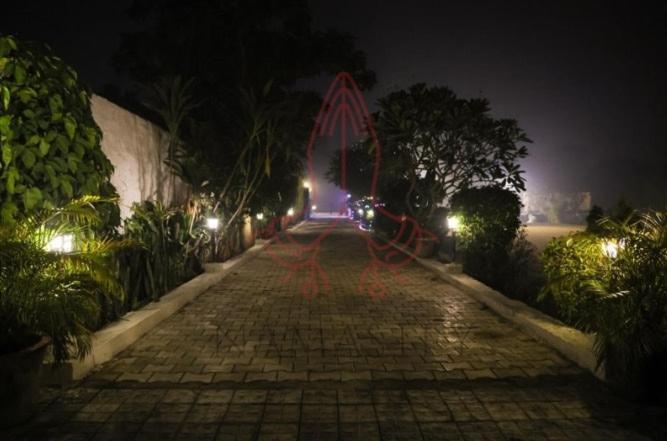 Luxury Farmhouse In Chhatarpur With Pool Neu-Delhi Exterior foto