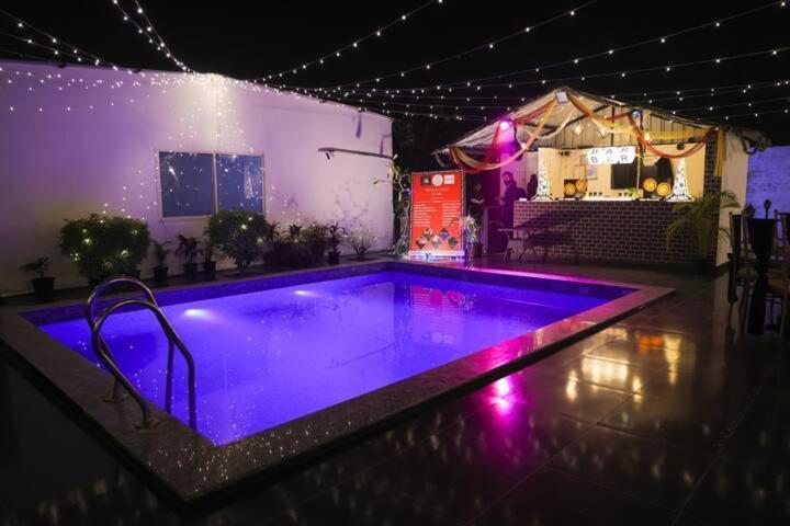 Luxury Farmhouse In Chhatarpur With Pool Neu-Delhi Exterior foto